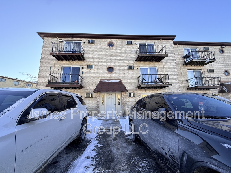 Arlington Heights Condo: 2407 Randall Lane # 3B