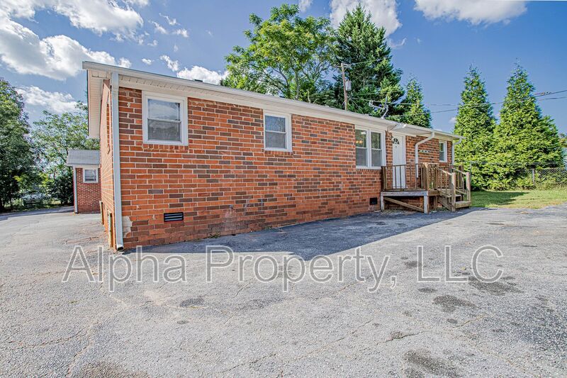 Greer Condo: 105 Foster Circle