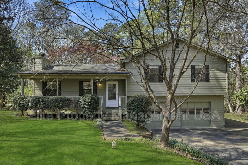 Mableton House: 6040 Austin Drive SW