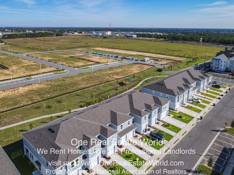 Davenport Townhome: 2971 Maloof Drive