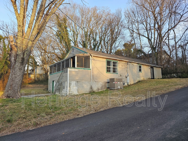 Knoxville House: 2400 Center Avenue