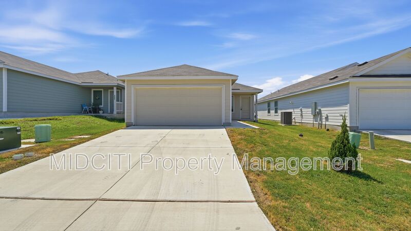 New Braunfels House: 231 Ottawa Way