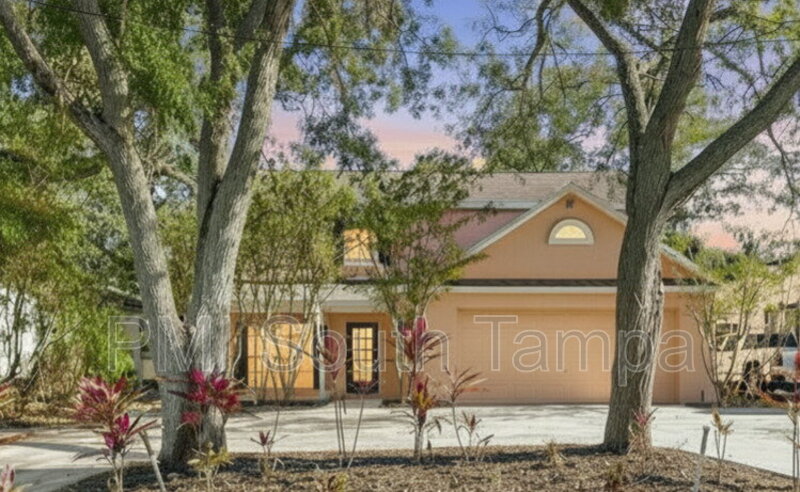 Tampa House: 3110 W Villa Rosa St
