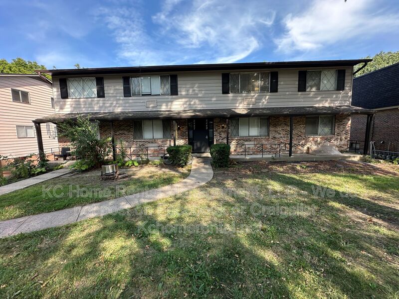Overland Park House: 8449 Lowell Ave
