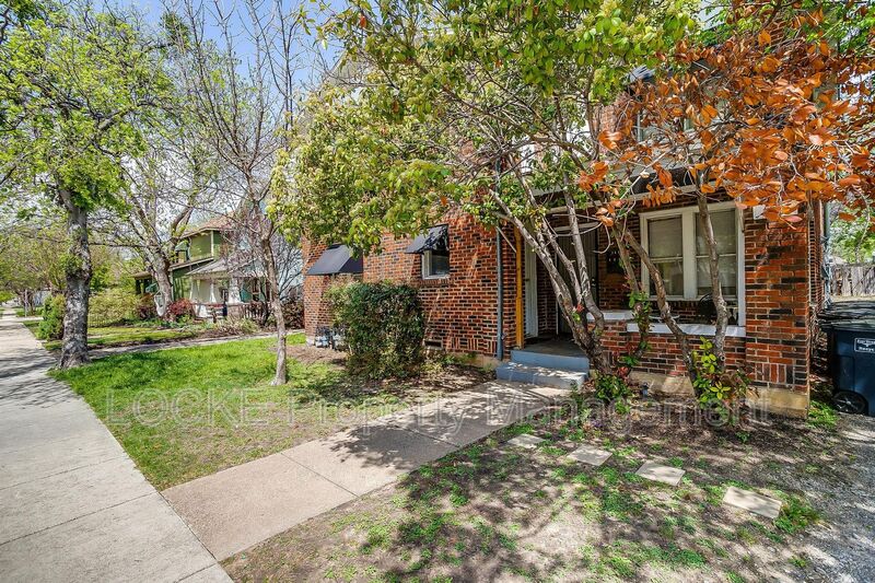Fort Worth House: 1411 6th Avenue