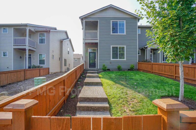 Vancouver Townhome: 7104 NE 155th Pl
