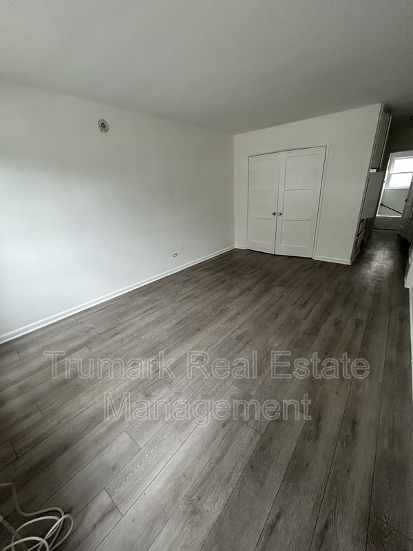 Glendale Condo: 106 E Randolph St