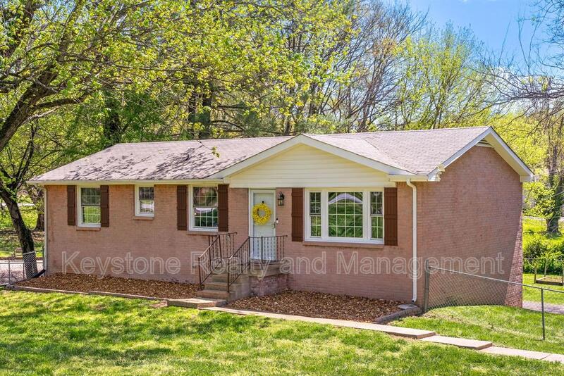 Clarksville House: 240 E Old Trenton Rd