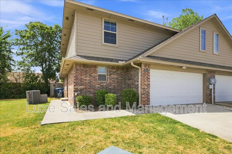 Edmond House: 2024 Buena Vida Lane