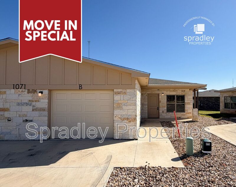 Belton Townhome: 1071B Hibiscus Dr