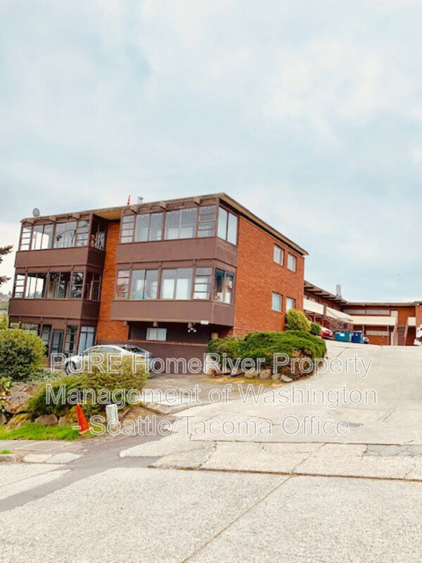 Seattle Apartment: 6609 SW Admiral Way