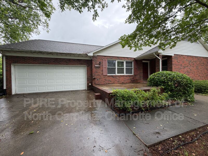 Cornelius Condo: 18801 Bluff Point Rd