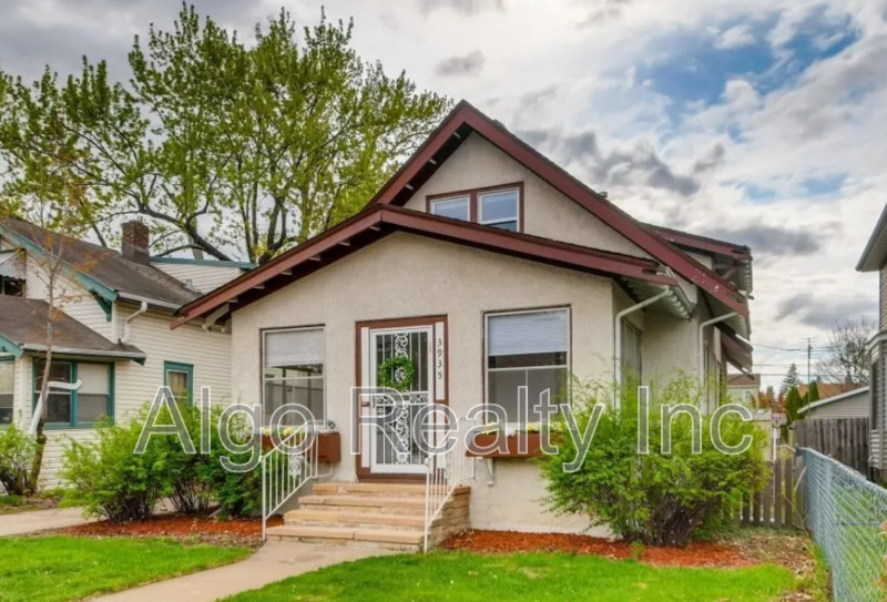 Minneapolis House: 3935 Fremont Avenue North