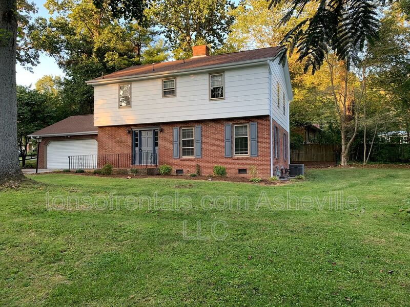 Hendersonville House: 2670 Seminole Drive