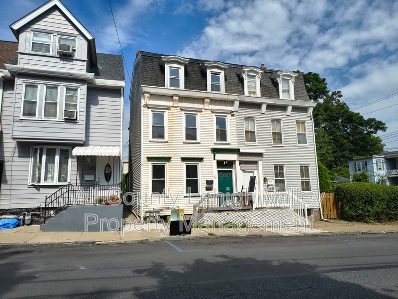 Easton Condo: 137 S 12th St