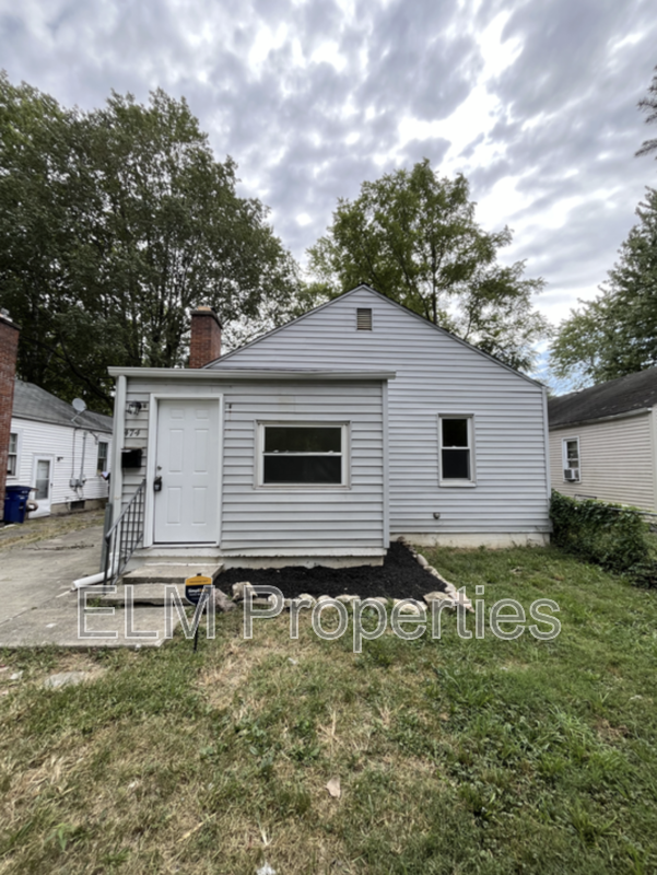 Columbus House: 474 South Weyant Avenue