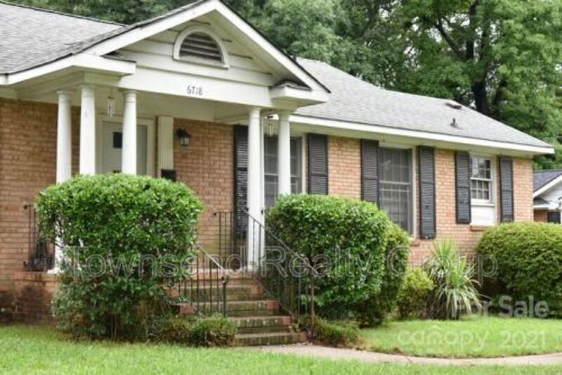 Charlotte Townhome: 6718 Woodstream Drive