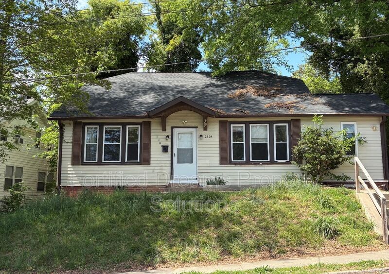 Winston-Salem House: 2304 Montrose Avenue
