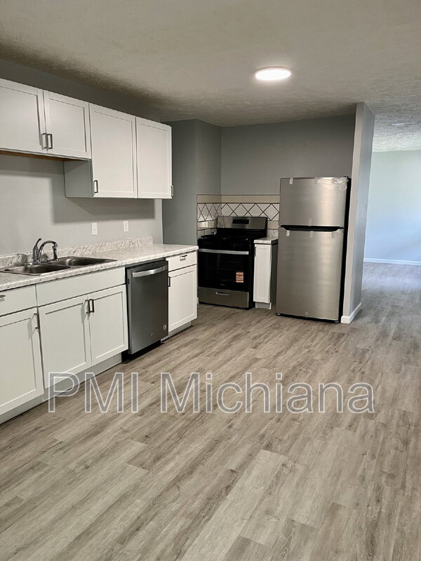 South Bend House: 3110 Voll Lane