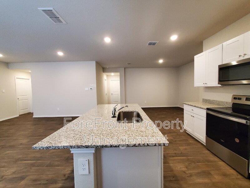 829 Bahia Place  TX 78155 - Photo 6