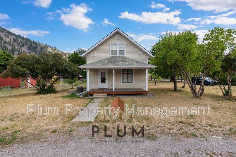 Superior House: 208 Cedar Street