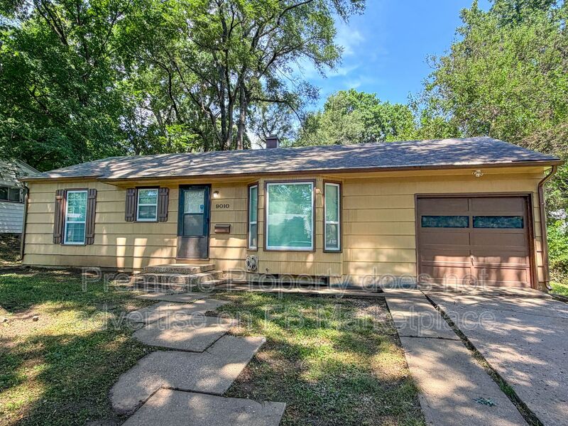 Raytown House: 9010 E 75th St