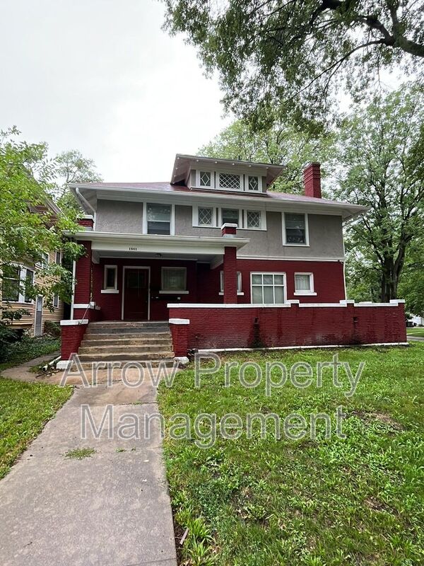 Lincoln Condo: 1801 E Street