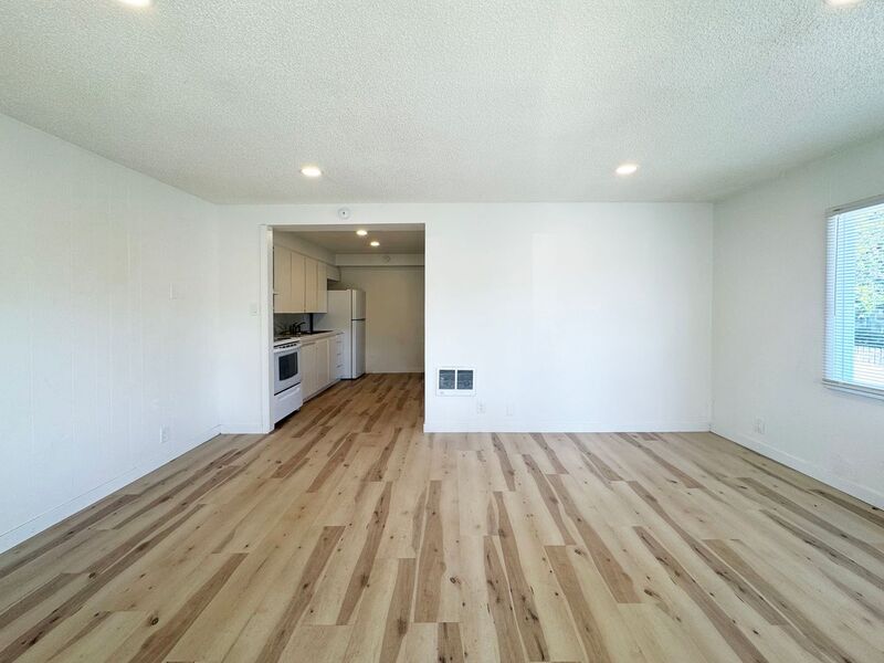 Photo 4 of rental home at 2210 West 19th Avenue