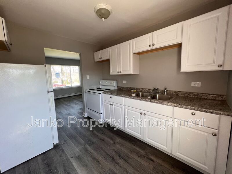Blue Island Condo: 2113 119th St