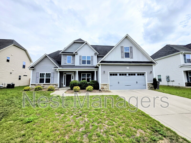 Hope Mills House: 2229 Andalusian Dr
