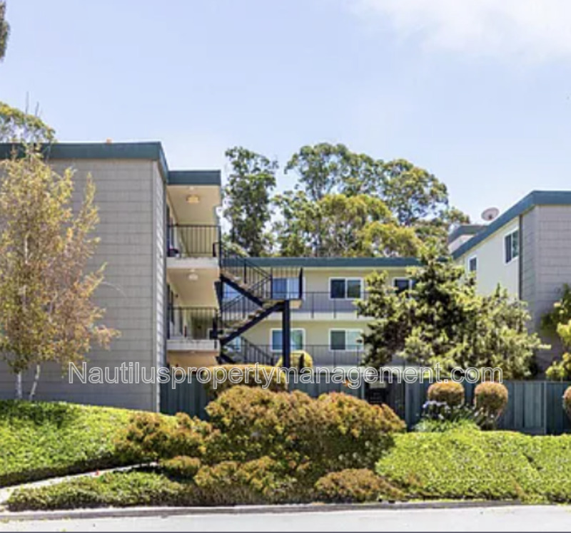 Capitola Condo: 825 Balboa Avenue