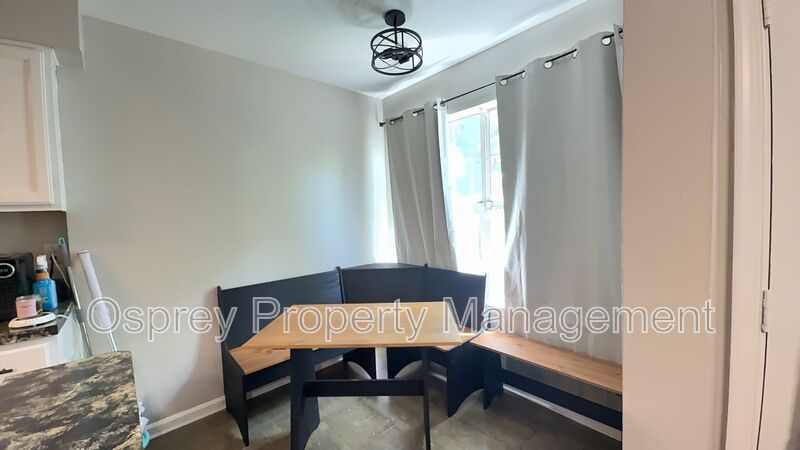Beautiful 3BR Townhome in Gated Kings Square Community - Photo 13