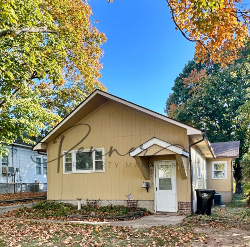 INDEPENDENCE House: 9623 E 9TH ST S