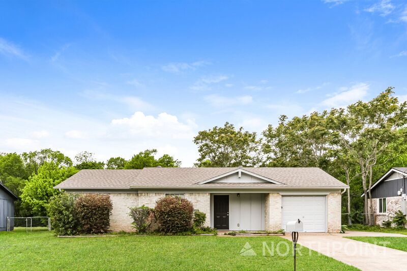 Cedar Hill House: 1238 Saturn Dr