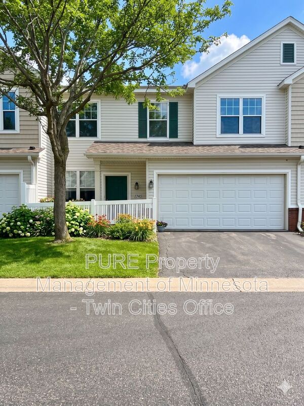Shakopee Townhome: 1745 Countryside Dr