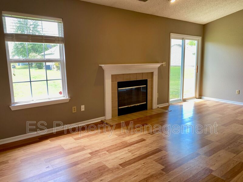 Great 3 Bedroom 2 Bathroom Ranch Style Home in Lawrence! - Photo 40