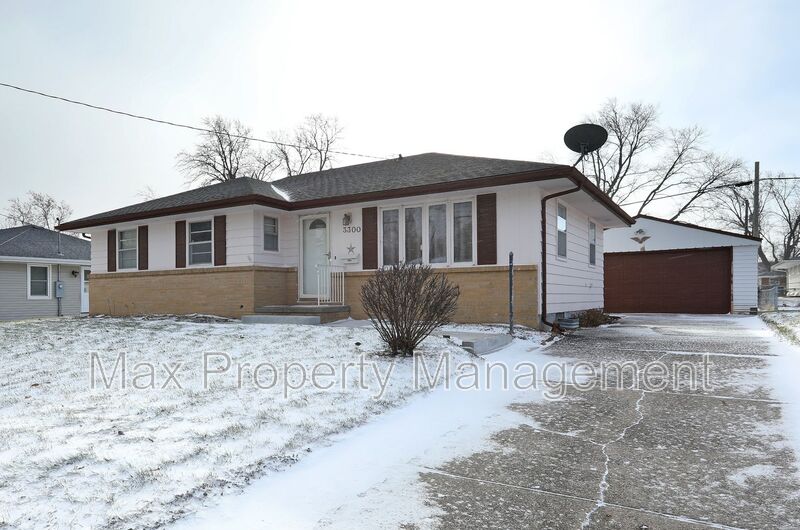 Des Moines House: 3300 Bel Aire Rd