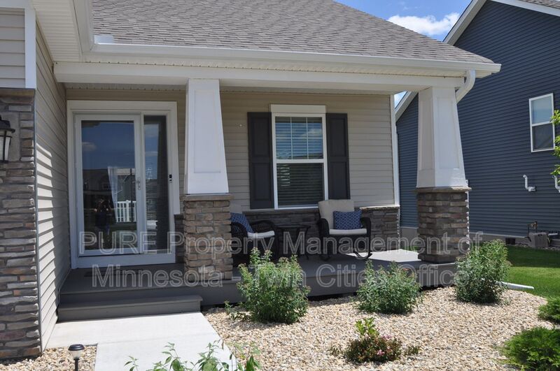 Cottage Grove House: 6613 Jasmine Ave S