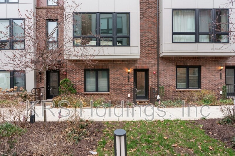 Alexandria Townhome: 418 Nottoway Walk