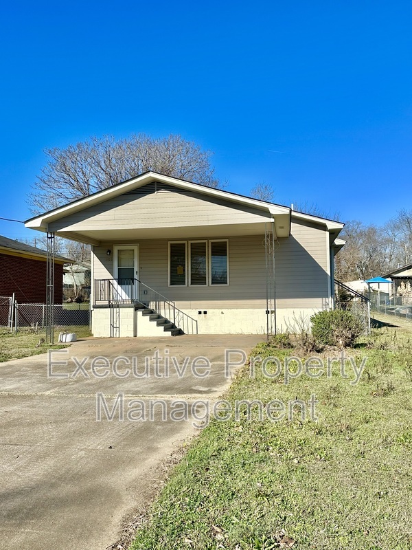 brighton House: 903 Rose Avenue