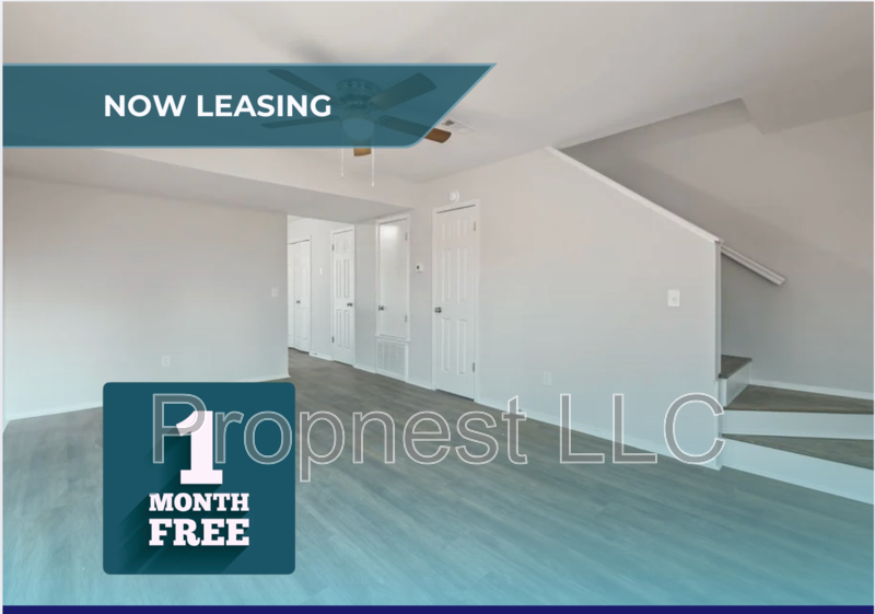 Fayetteville House: 2748 N Barcelona Ave