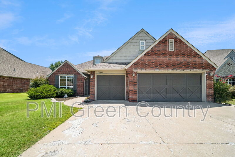 Broken Arrow House: 7305 E Indianola St