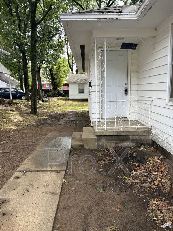 Pittsburg House: 111 W Lindburg