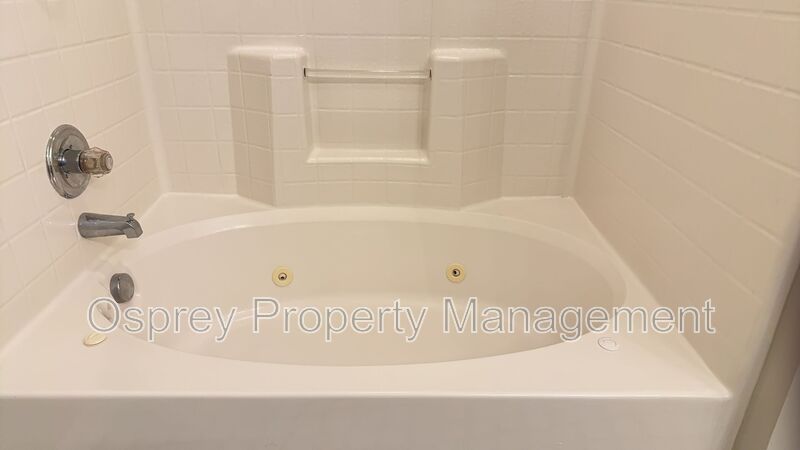 3BR Townhouse Condo with Garage "ASK ABOUT OUR ZERO DEPOSIT" - Photo 12