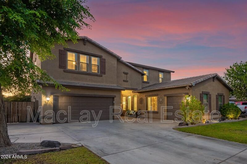 Chandler House: 6700 S Agate Way