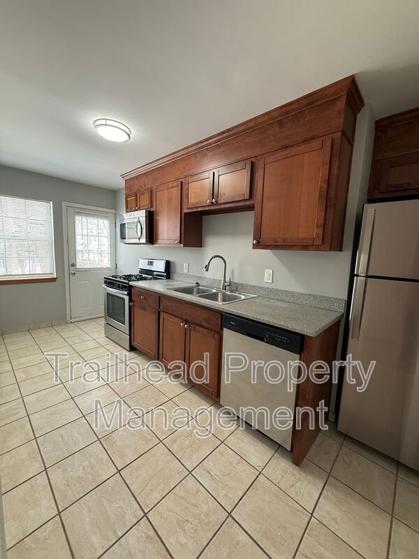 Kansas City House: 320 E Gregory