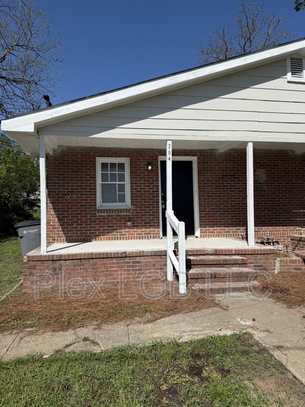 LaGrange House: 202 Burr Street