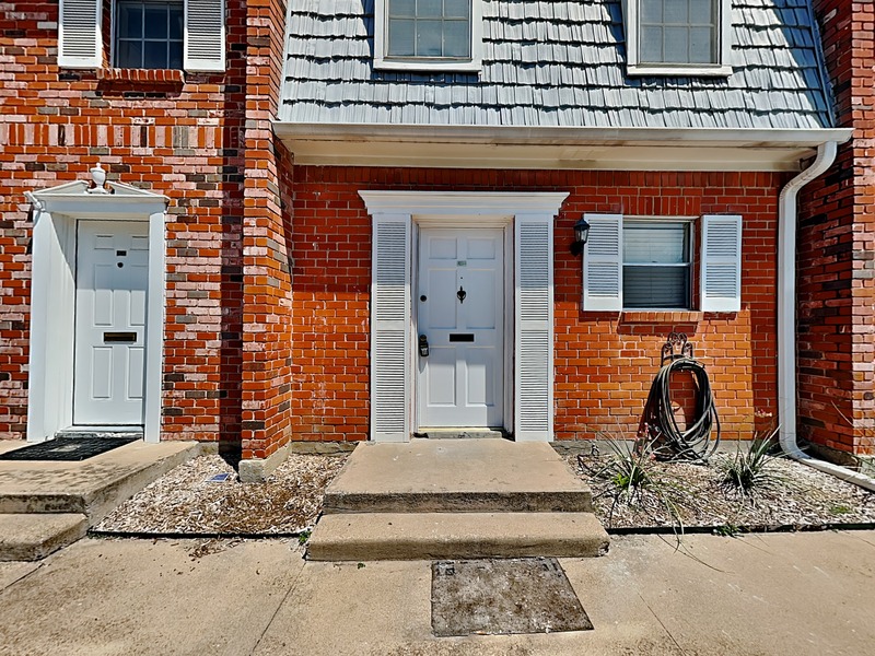 Fort Worth House: 931 Roaring Springs Rd