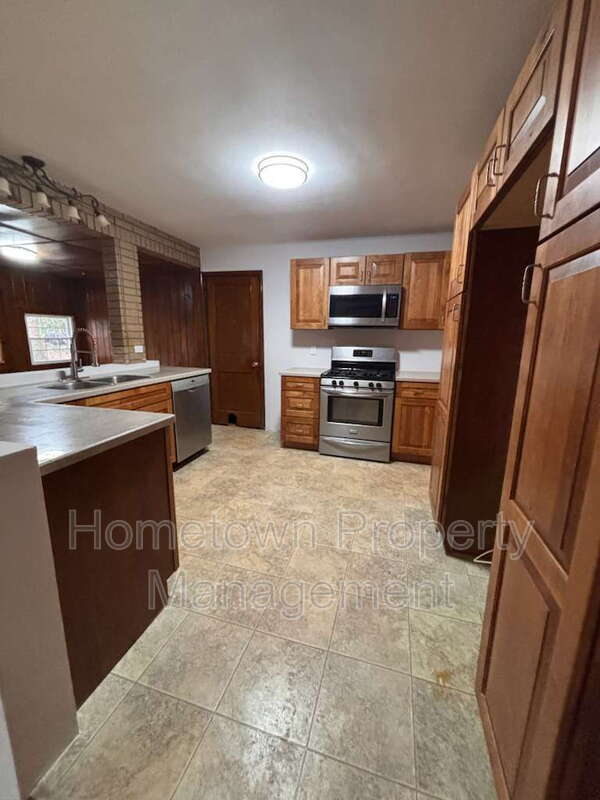 York House: 132 Locust Grove Rd