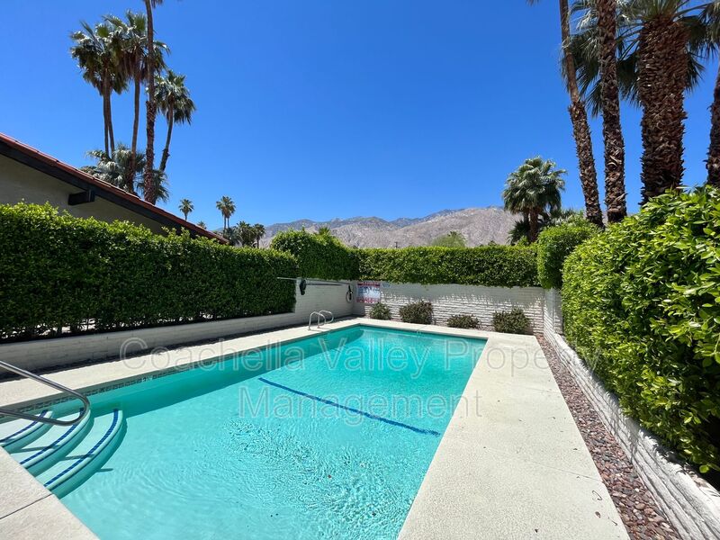Palm Springs Condo: 540 S Thornhill Rd